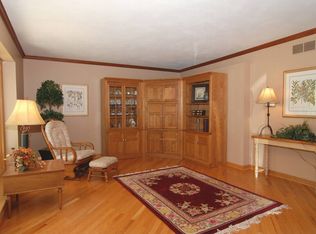 973 Lewis Rd, Geneva, IL 60134