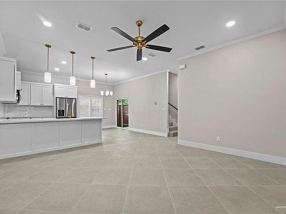3rd image of 900 S Bicentennial Blvd