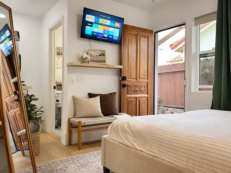 1042 Paseo La Cresta #B — Photo 7