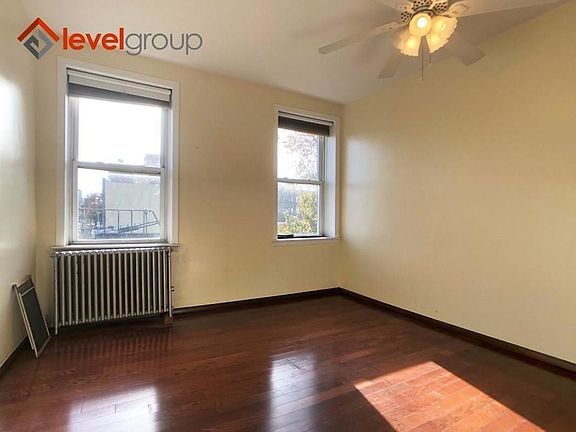 3rd image of 477 Sackett St #2