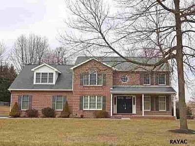 1st image of 3 Oakmont Cir