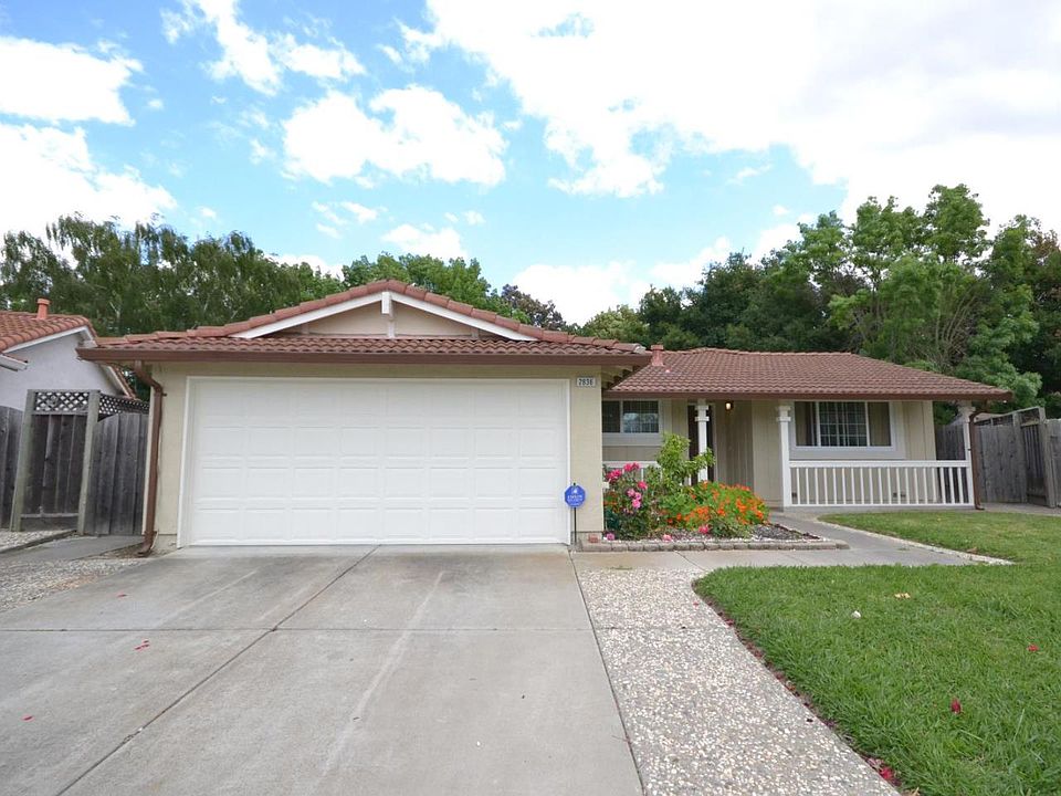 1st image of 2836 Pelican Dr