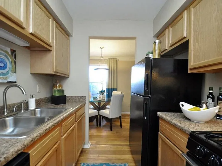 Pavilion Lakes Apartments — Photo 15