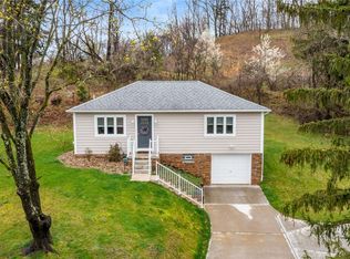 9010 Knoll St, Allison Park, PA 15101