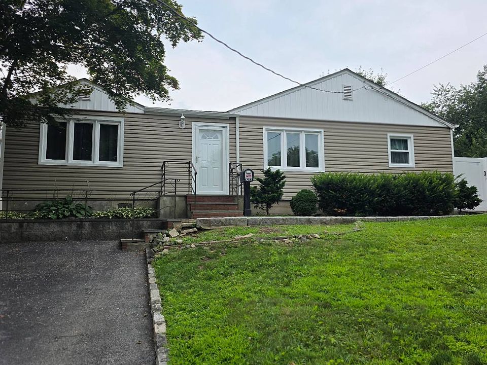 1st image of 28 Roundhill Dr