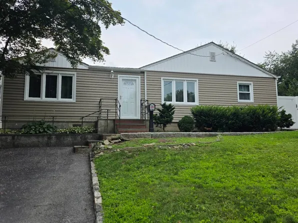 28 Roundhill Dr, Yonkers, NY 10710