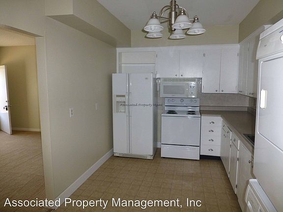 2nd image of 435 SE 12th Ave