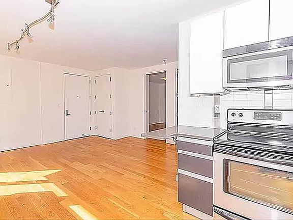 2nd image of 400 Bedford Ave APT 5A