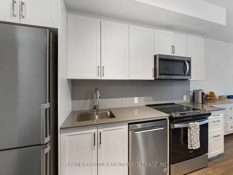 681 Yonge St #114 — Photo 8