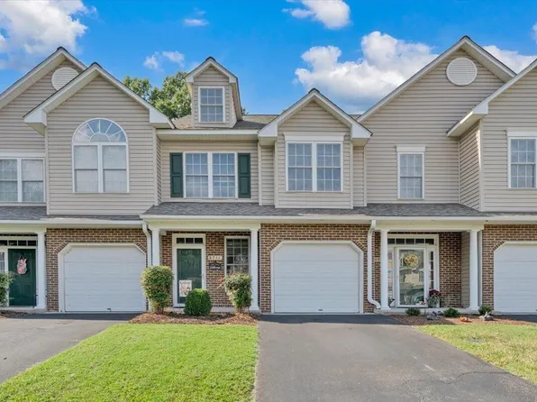 8711 Little Hoop Rd, Roanoke, VA 24019