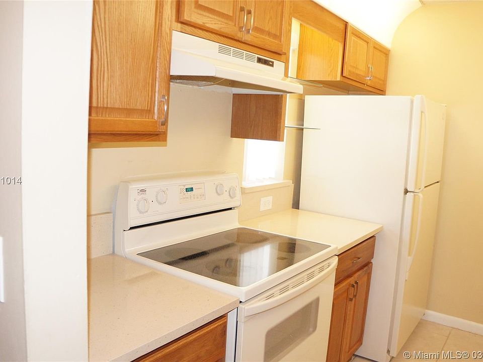 1st image of 9921 Twin Lakes Dr