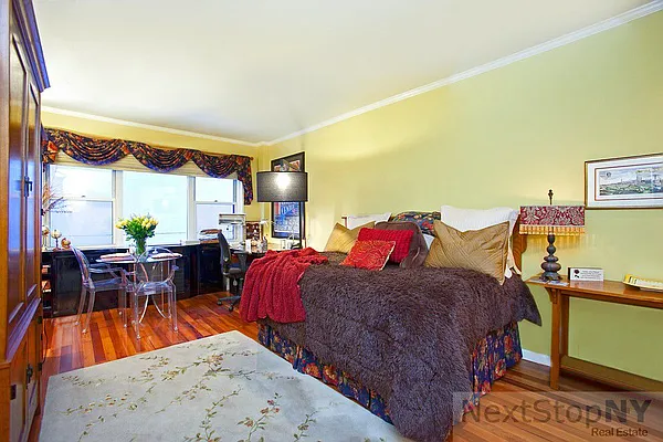 Sold by NextStopNY | media 10