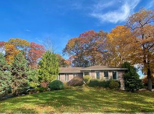 20 Bantry Ct, Huntington, NY 11743
