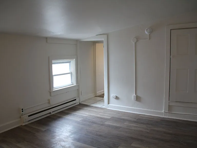 212 E Lemon St — Photo 8