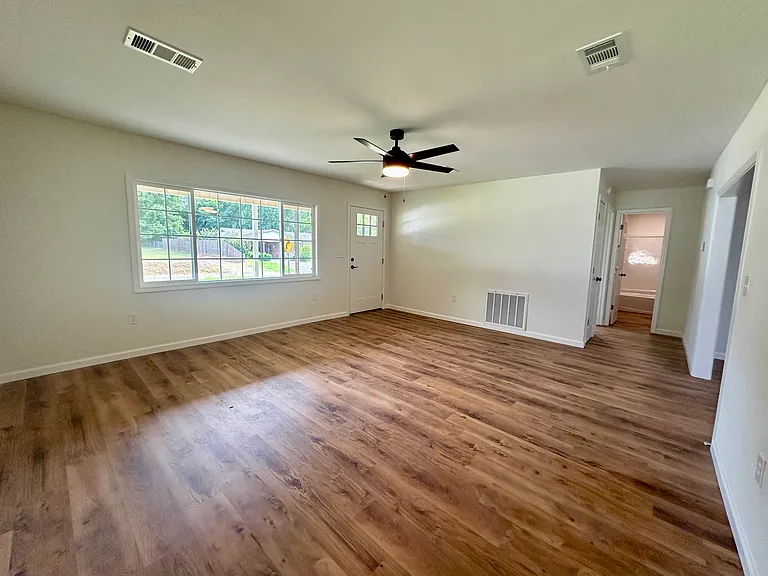 10052 W Camp St — Photo 2