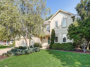 2416 Tanager Ct, Waukesha, WI 53189