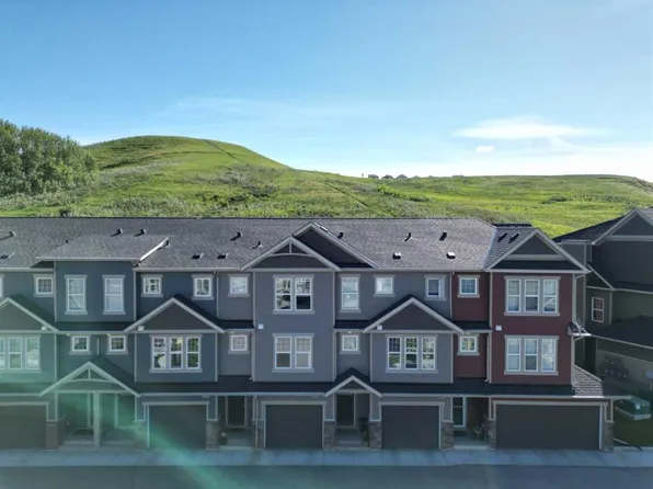 272 Cranbrook Sq SE, Calgary, AB T3M 3E3