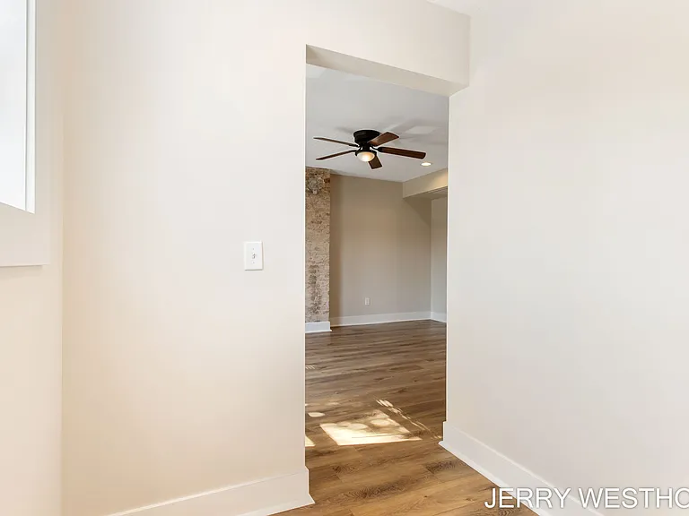 715 Butterworth St SW #2 — Photo 8