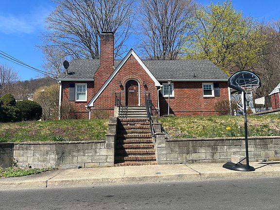 4th image of 49 Fort Putnam St