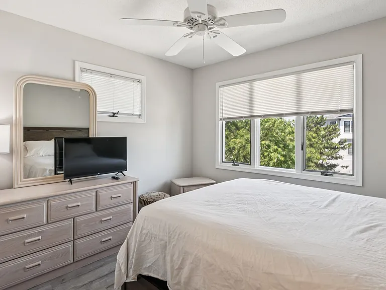 101 W Cape Shores Dr — Photo 34