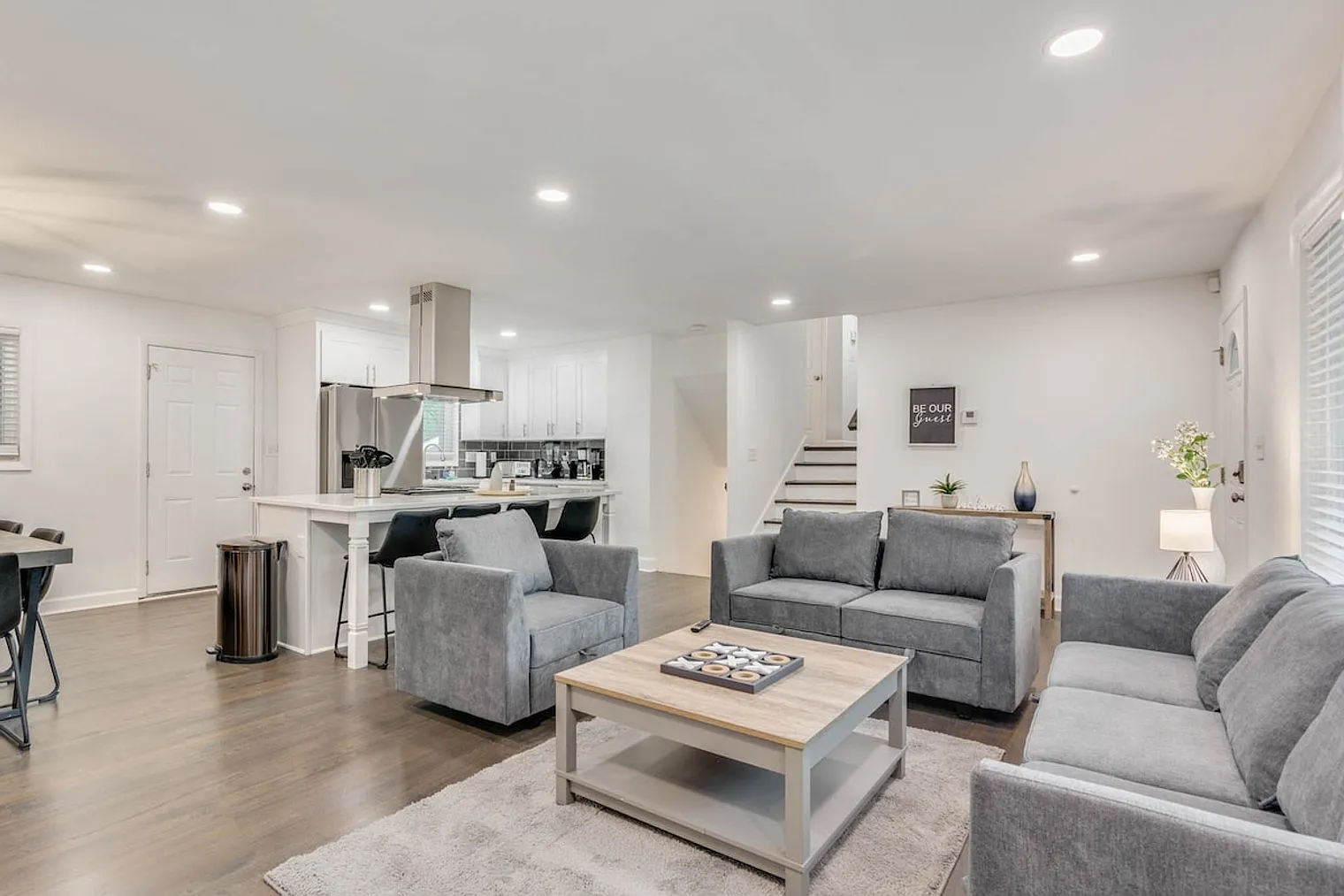 5 bed, 2.0 bath, 2798 sqft, $3,078 — Photo 3