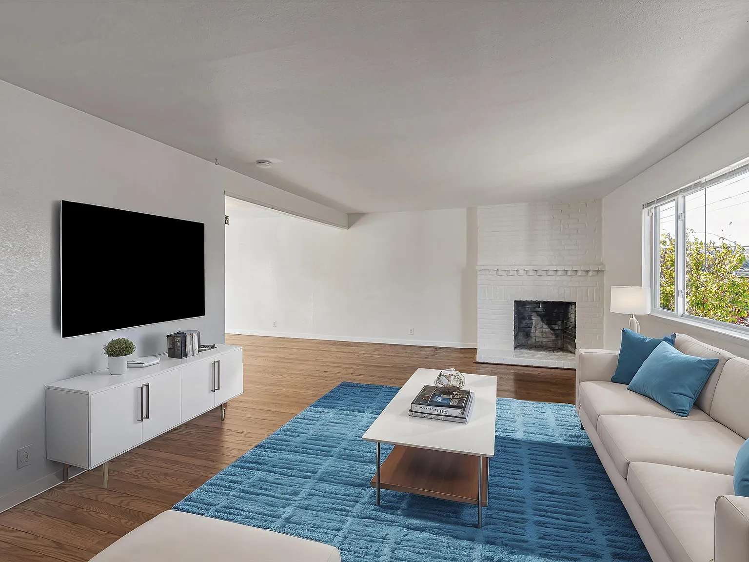 2 bed, 1.5 bath, 1050 sqft, $3,950 — Photo 3