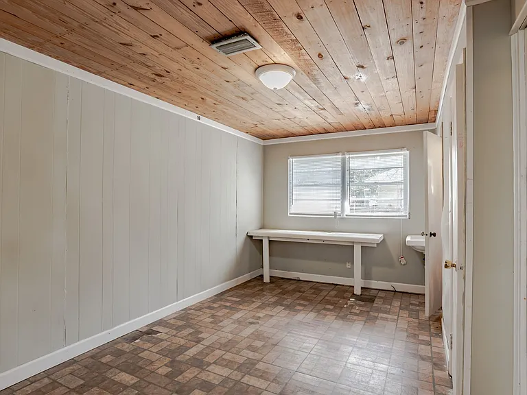 310 Stanley Ave — Photo 22