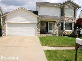 853 Peppermill Cir, Lapeer, MI 48446