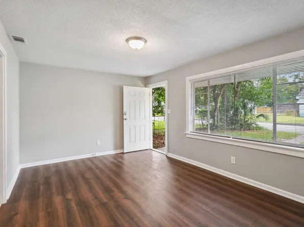 1317 E 57th St, Savannah, GA 31404