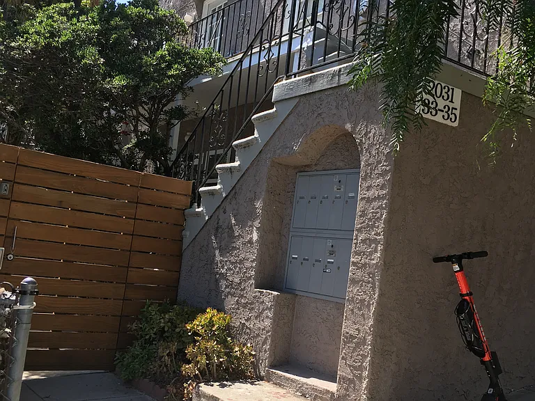 2035 1/4 N Vista Del Mar Ave — Photo 2