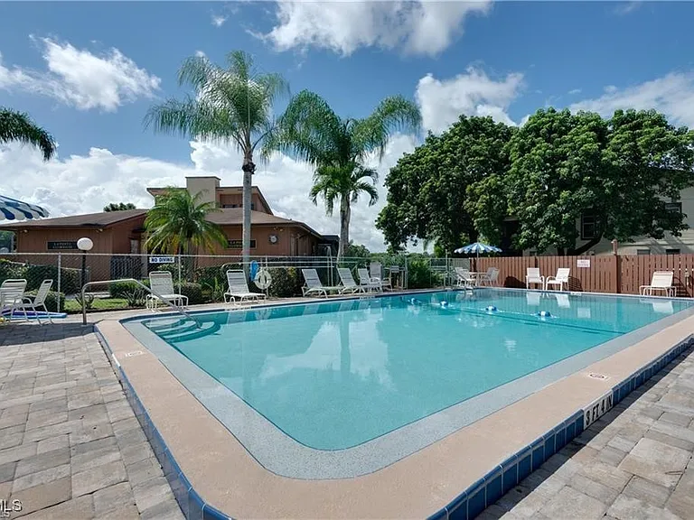 15427 Crystal Lake Dr — Photo 41