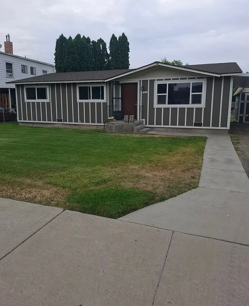3 Bed, 2 bath house with carport — Photo 1
