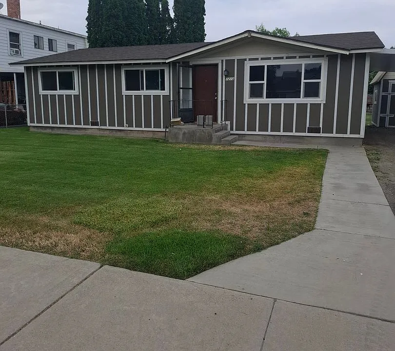 1213 5th Ave E