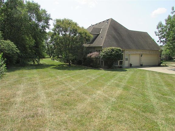 5th image of 3409 N Pointe Dr