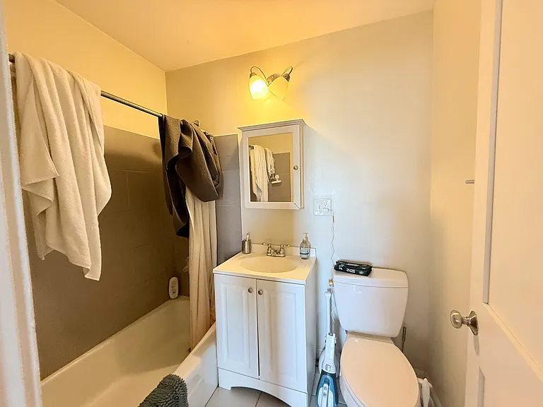 538 E Broadway #8 — Photo 9