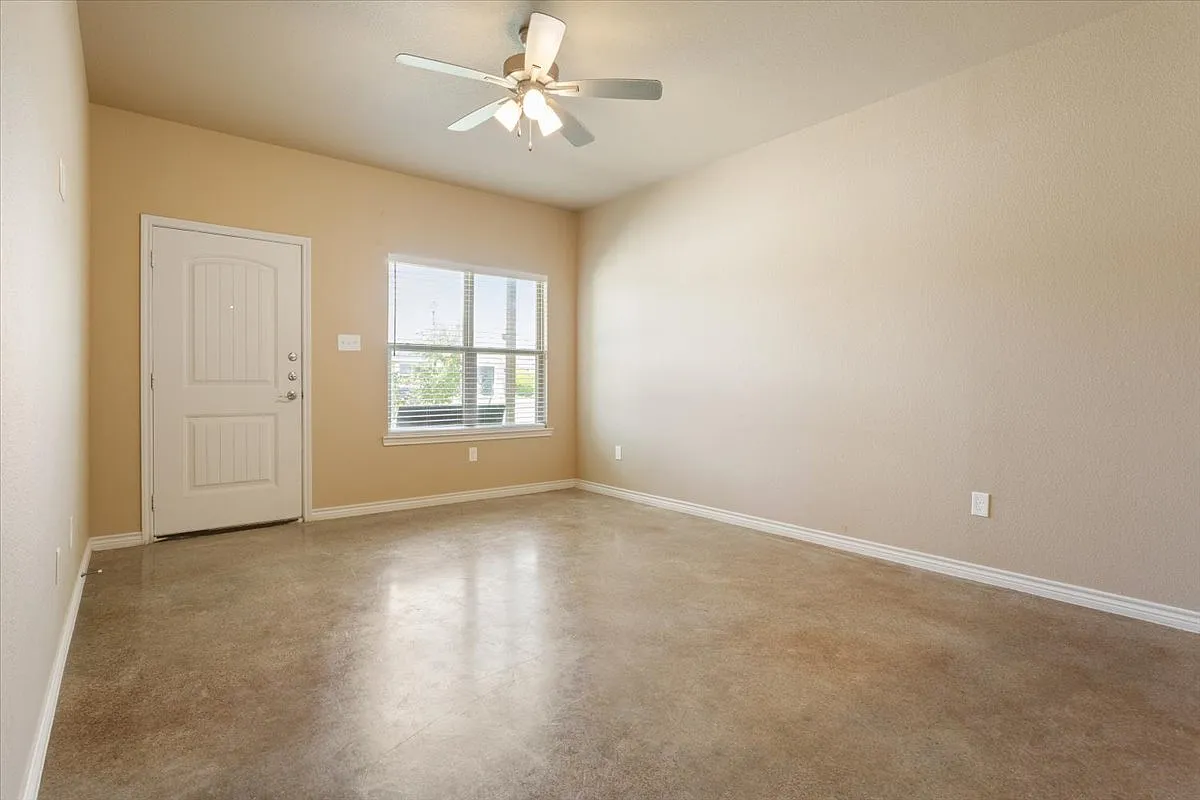 3 bed, 1269 sqft, $1,375 — Photo 4