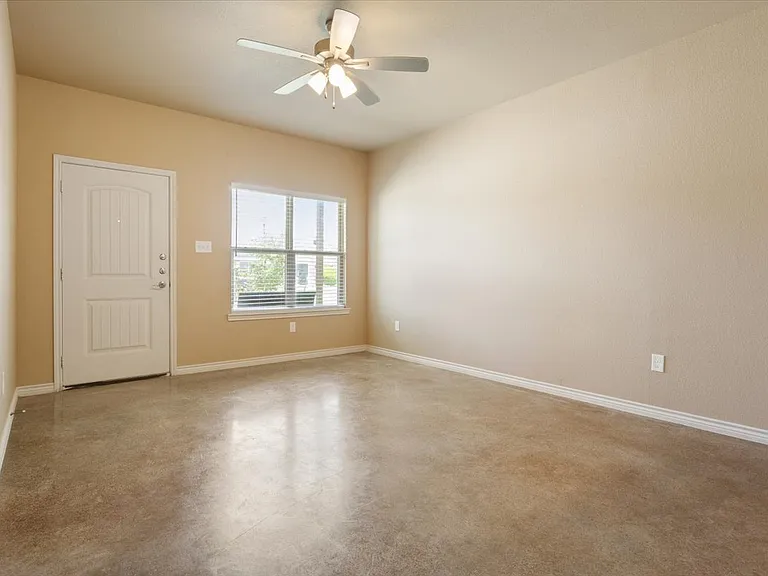 1101 College Ave — Photo 4