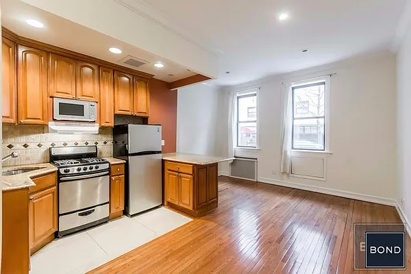 Rented by Bond New York | media 23