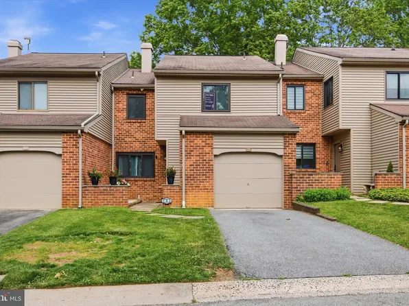 203 Camsten Ct, Chesterbrook, PA 19087