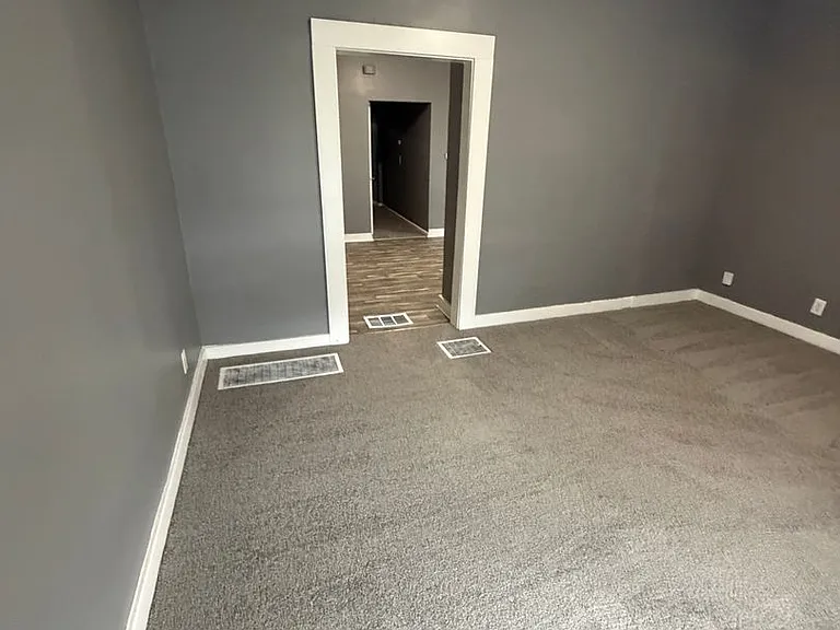 1301 Lillian Ave — Photo 2