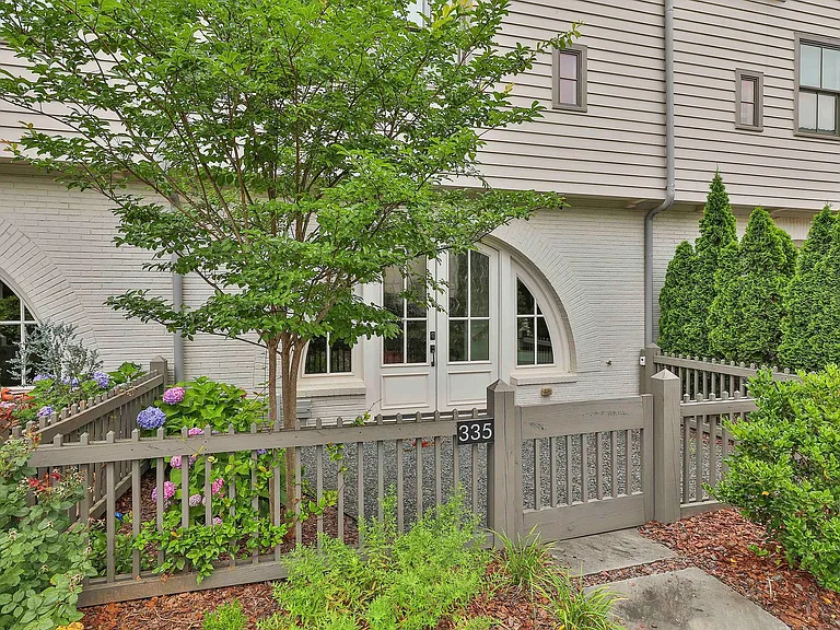 335 Sage Ln — Photo 9