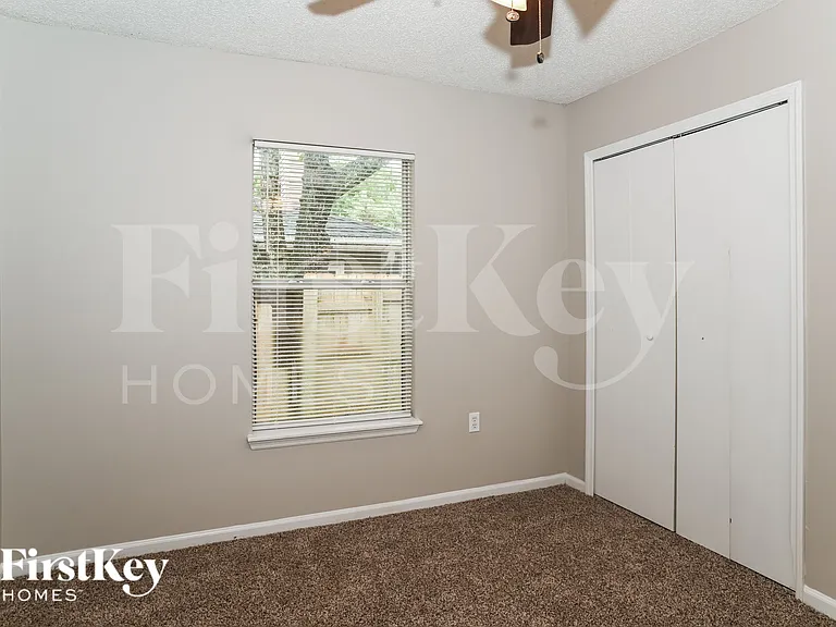 2137 Featherwood Dr W — Photo 14