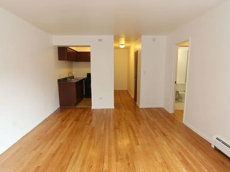 1040 Hollywood — Photo 19