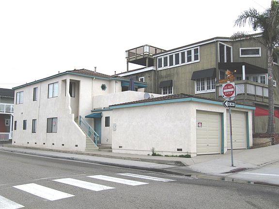 3rd image of 2908 Manhattan Ave