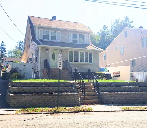 1153 Queen Anne Rd Photo 1