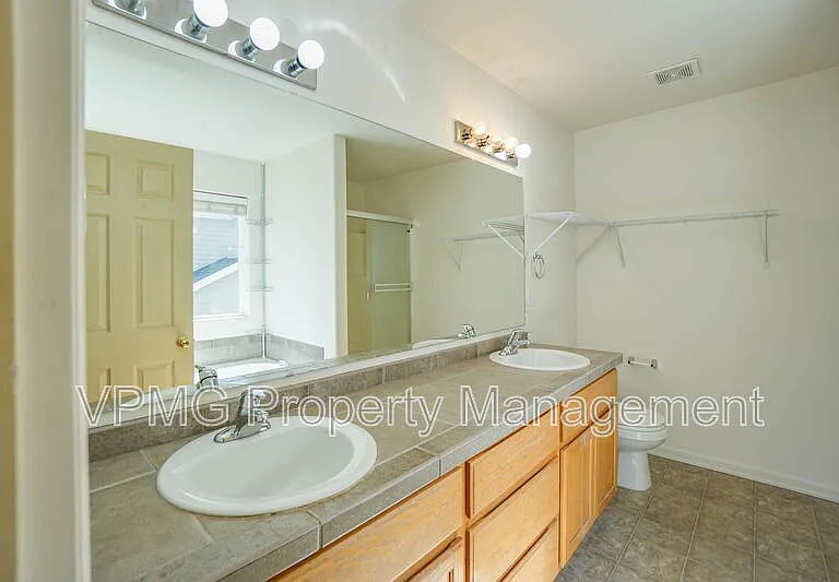 2214 NW 7th St — Photo 24