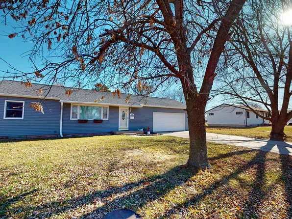 726 Miller St, Holdrege, NE 68949