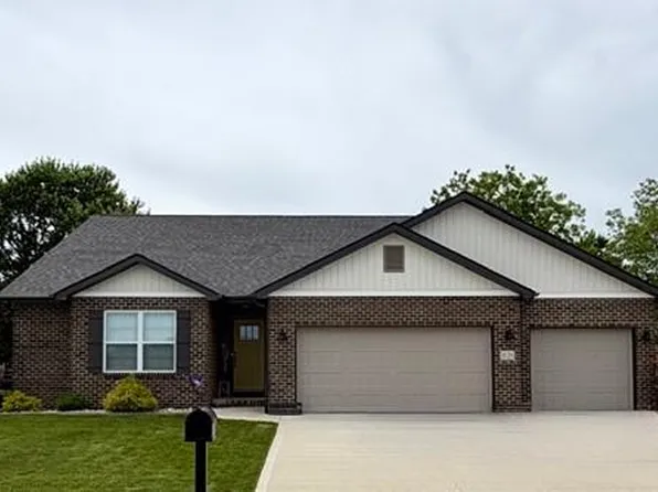 1121 Menominee Trl, Mascoutah, IL 62258
