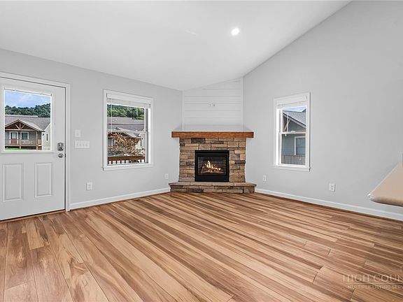 5th image of 158 Pitts Way #124