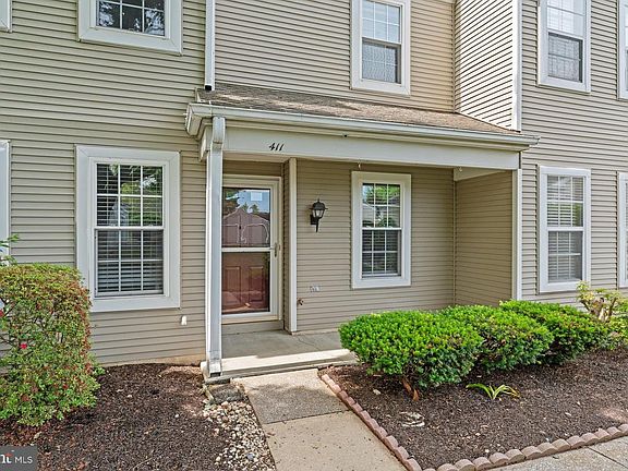 3rd image of 411 Barrington Ct